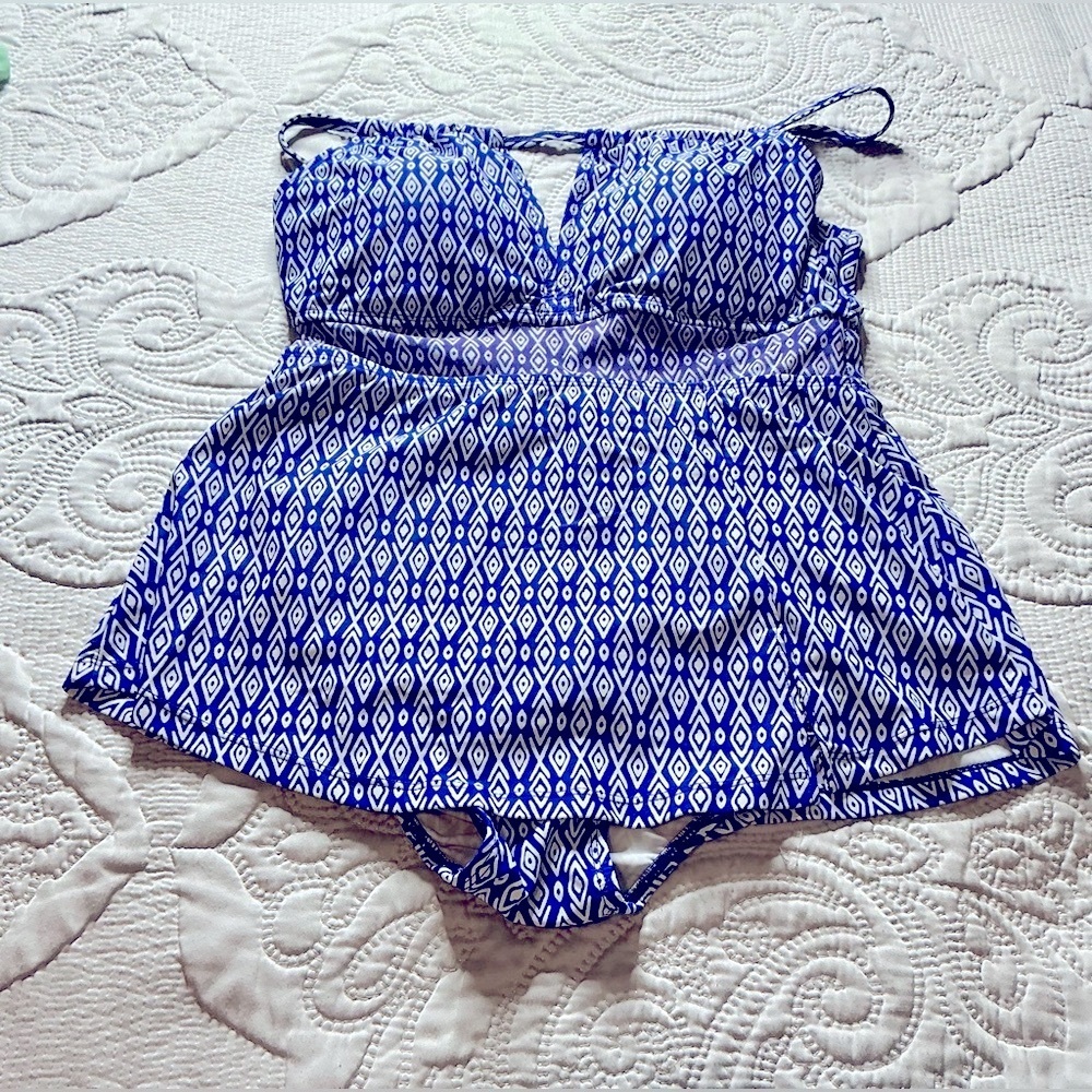 Sea y sand Blue Geometric One Piece Swimsuit with Neckline